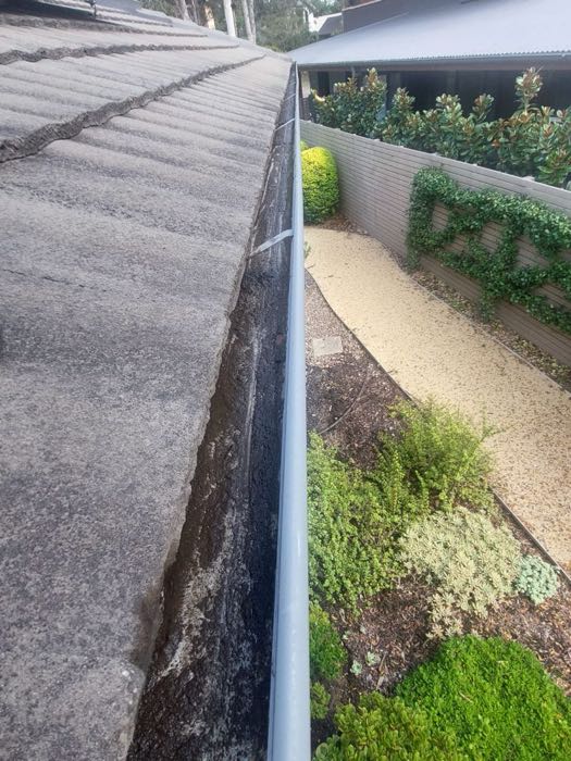 Cleared box gutter draining freely to the outlet